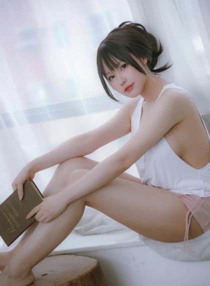 性开放的裸体瑜伽