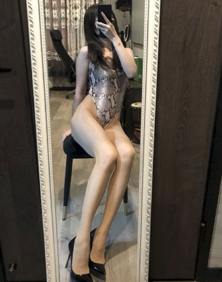 他将头埋进双腿间吮小核在线观看